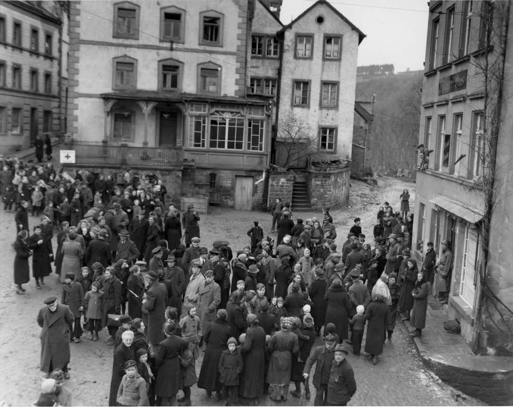 1945 - Versammlung auf der Hochstraße